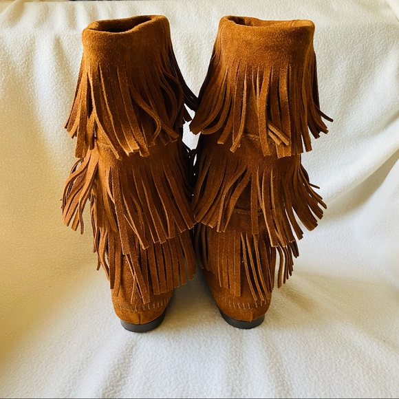 Minnetonka Boots - Picture 4 of 9